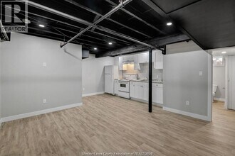 1094 Lincoln Rd in Windsor, ON - Building Photo - Building Photo