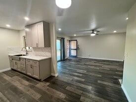 10730 Droxford St in Cerritos, CA - Building Photo