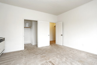 Avenal Avenue Apartments in Oakland, CA - Foto de edificio - Interior Photo