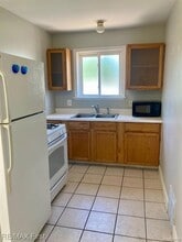 1321 W Nine Mile Rd in Ferndale, MI - Building Photo - Building Photo
