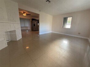 7654 Indigo St in Miramar, FL - Building Photo - Building Photo