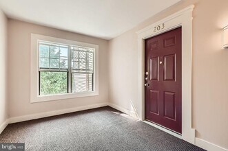 8813 Stoneridge Cir in Baltimore, MD - Building Photo - Building Photo