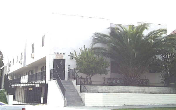 4906 Rosewood Ave in Los Angeles, CA - Building Photo - Building Photo