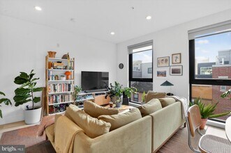 2007 Cambridge St in Philadelphia, PA - Foto de edificio - Building Photo