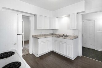 1440 E Oakland Ave in Lansing, MI - Building Photo - Building Photo