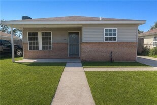 7854 Star St in New Orleans, LA - Building Photo