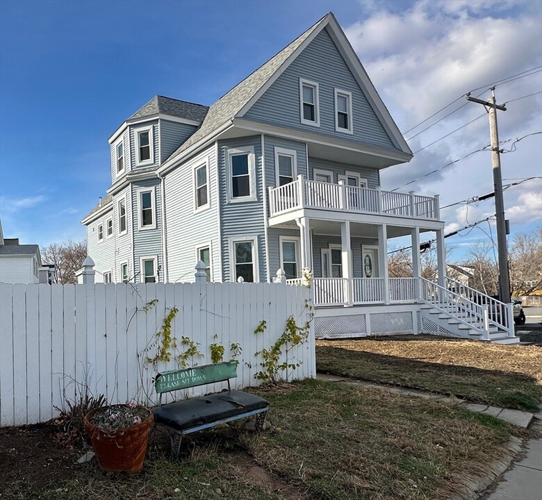 314 Massachusetts Ave, Unit 2 in Arlington, MA - Foto de edificio