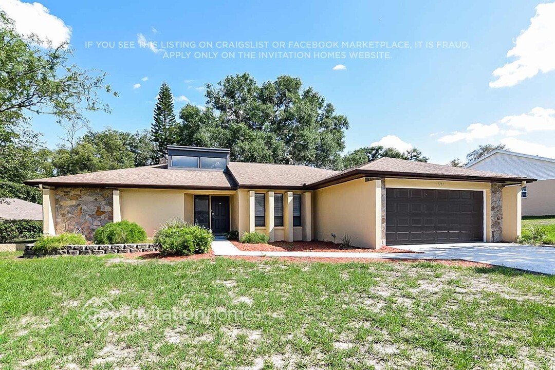 1111 Classic Dr in Valrico, FL - Building Photo