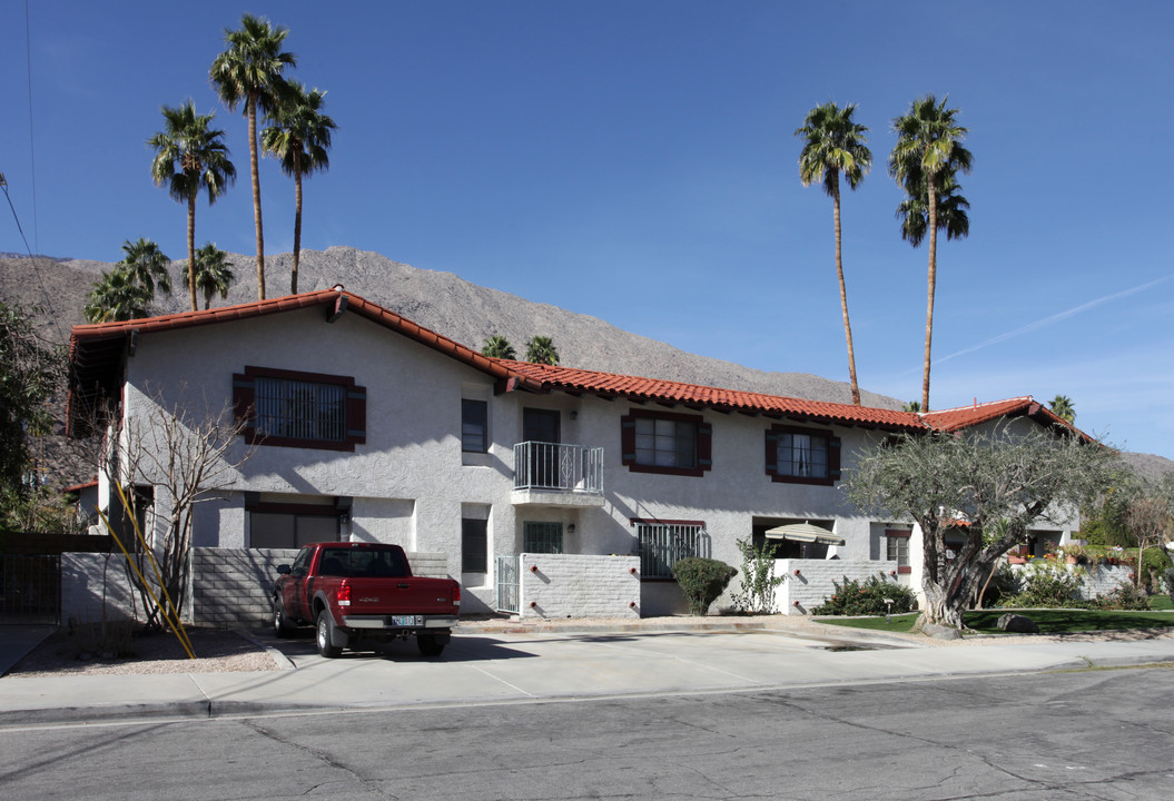 Las Casitas Apartments in Palm Springs, CA - Building Photo