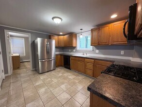 350 Pearl St, Unit 1 in Manchester, NH - Foto de edificio - Building Photo
