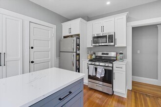 663 Adams St, Unit 3 in Boston, MA - Building Photo - Building Photo