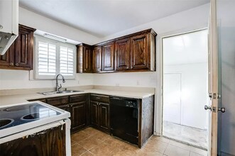 1425 Cedar Crest Dr in Garland, TX - Building Photo - Building Photo