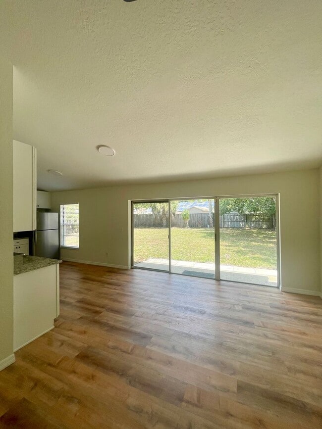 Renovated 3-Bed Home with Modern Upgrades in Winter Springs, FL - Building Photo - Building Photo