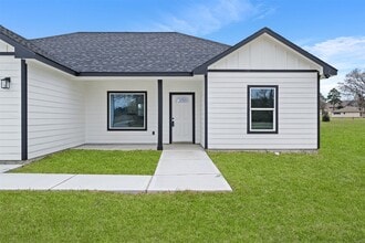 7 Meadowview Dr in Trinity, TX - Building Photo - Building Photo