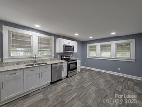 222 W McCubbins St in Salisbury, NC - Building Photo - Building Photo