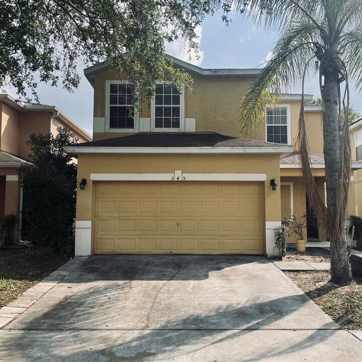 345 Blue Jay Way in Davenport, FL - Foto de edificio
