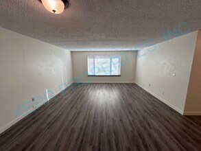 509 SE 15th St in Troutdale, OR - Building Photo - Building Photo