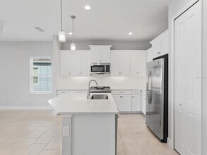 8490 Frangipani Terrace in Sarasota, FL - Building Photo - Building Photo