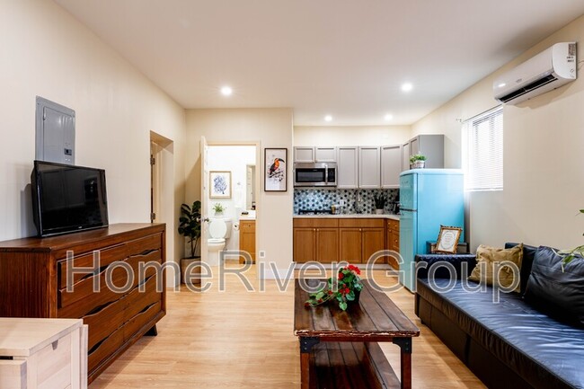 1301 NW 99th St in Miami, FL - Building Photo - Building Photo