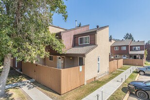 Willow Ridge in Edmonton, AB - Building Photo