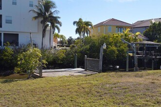 6525 Manila Palm Way in Apollo Beach, FL - Building Photo - Building Photo