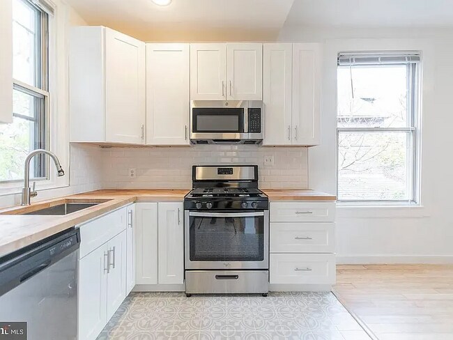 4814 Chester Ave in Philadelphia, PA - Foto de edificio - Building Photo