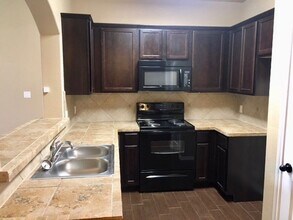 933 Brown Rock Dr in New Braunfels, TX - Building Photo - Building Photo