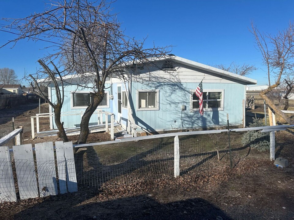 310 N Elm St in Merrill, OR - Building Photo