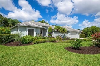 5249 Far Oak Cir in Sarasota, FL - Building Photo - Building Photo