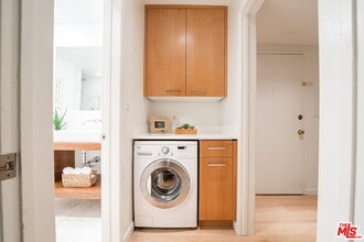 645 Westmount Dr in West Hollywood, CA - Building Photo - Building Photo