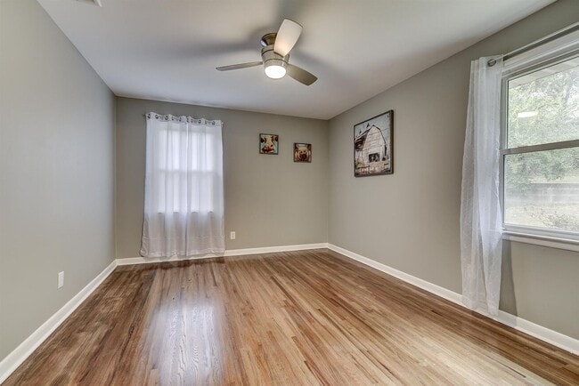 2322 Cabin Hill Rd in Nashville, TN - Foto de edificio - Building Photo