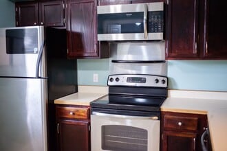 1521 E Ocean View Ave in Norfolk, VA - Building Photo - Building Photo