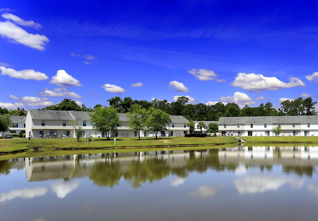 Fords Pointe Apartments and Townhomes Photo