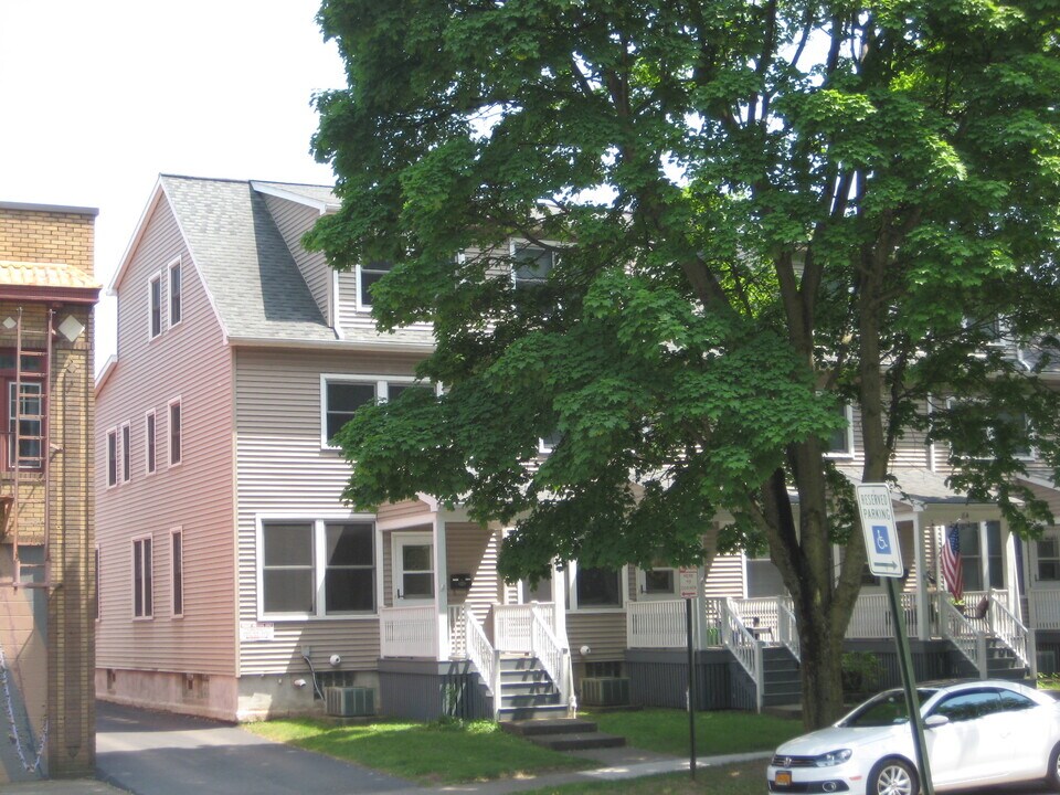 82 Colby St, Unit 82 Colby St in Rochester, NY - Foto de edificio