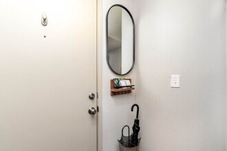 2145 Dexter Ave N in Seattle, WA - Foto de edificio - Building Photo