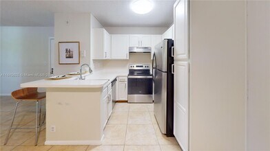 801 Lyons Rd in Coconut Creek, FL - Building Photo - Building Photo