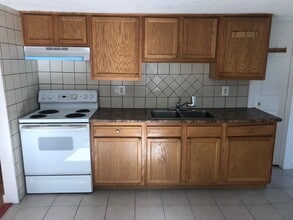 58 Kellogg St, Unit Unit #2B in Waterbury, CT - Foto de edificio - Building Photo
