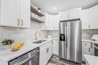 7335 10th Ave N in St. Petersburg, FL - Building Photo - Building Photo