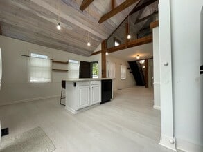 2185 Columbus Rd in Cleveland, OH - Building Photo - Building Photo