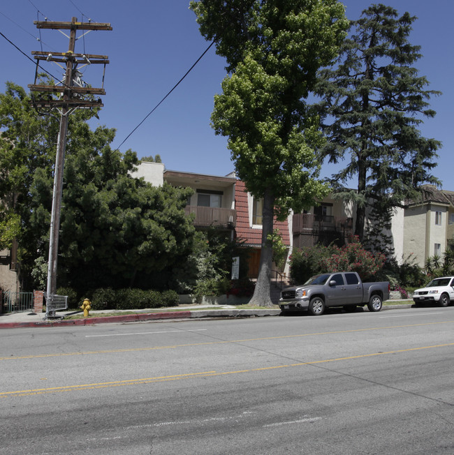 5035 Coldwater Canyon Ave in Van Nuys, CA - Building Photo - Building Photo