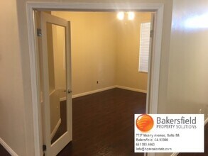 9213 Lake Victoria Dr in Bakersfield, CA - Building Photo - Building Photo