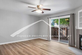 2425 Lexington Village Ln in Colorado Springs, CO - Building Photo - Building Photo