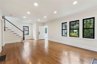 727 Pelhamdale Ave in Pelham, NY - Building Photo - Building Photo