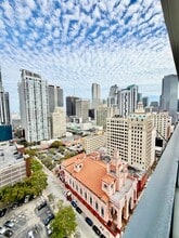 141 NE 2nd St, Unit 701 in Miami, FL - Building Photo - Building Photo
