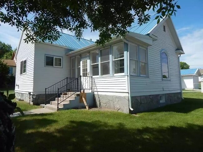 151 9th Ave N in Shelby, MT - Foto de edificio - Building Photo