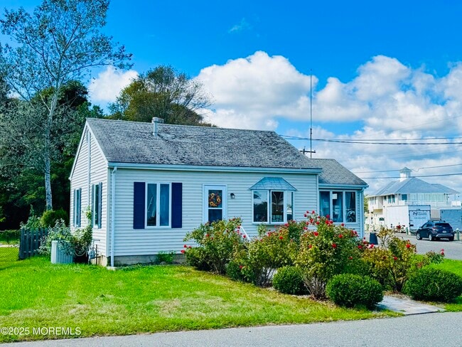 property at 15 Vessel Dr