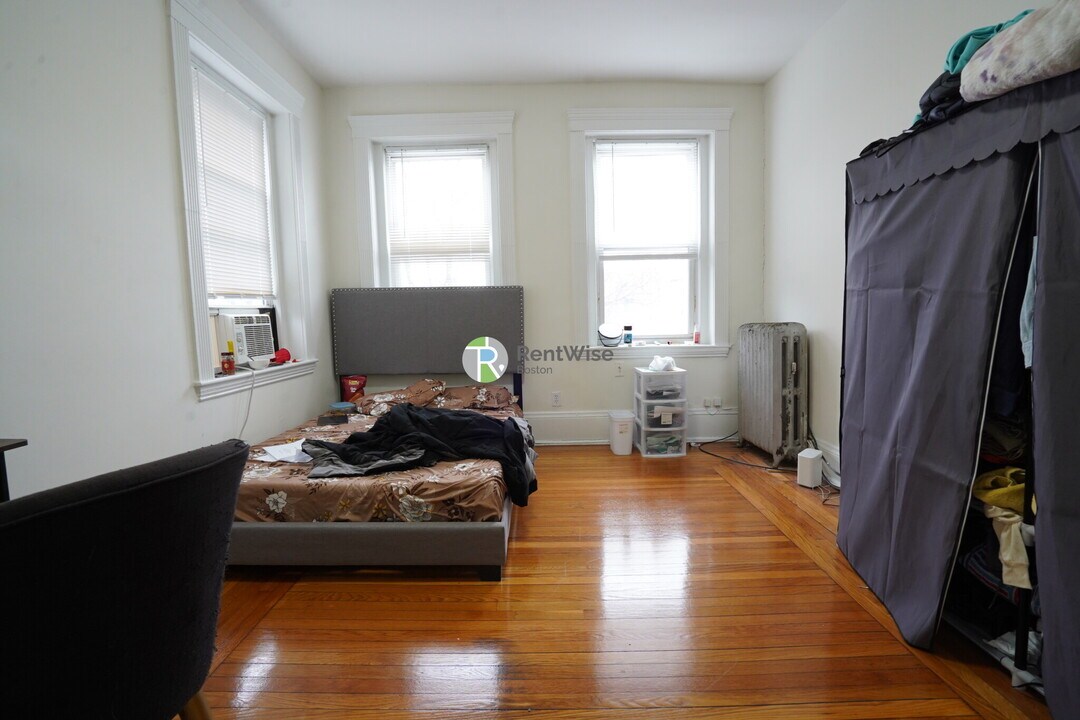 77 Brighton Ave in Allston, MA - Building Photo