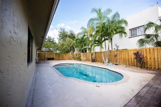 4140 NW 96th Ter in Sunrise, FL - Building Photo - Building Photo