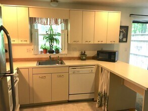 32 Birchwood Dr in Milford, NH - Building Photo - Building Photo