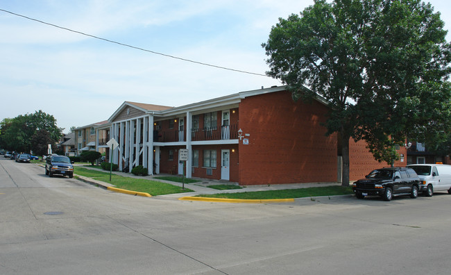 6048 S Pershing Rd in Cicero, IL - Foto de edificio - Building Photo